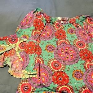 M Honeyme Curvy top with fun sleeves.